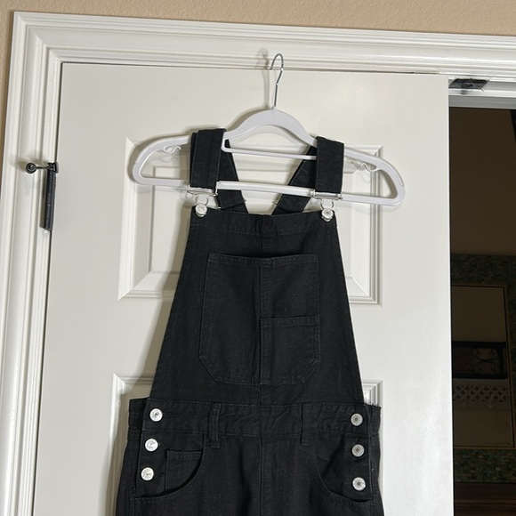 Stylish Black Jumpsuit for Women - Picture 3 of 8